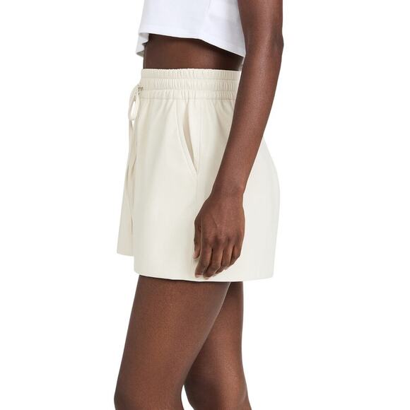 Good American Women's Better Than Leather Shorts Color Bone Size 2 - Picture 2 of 11